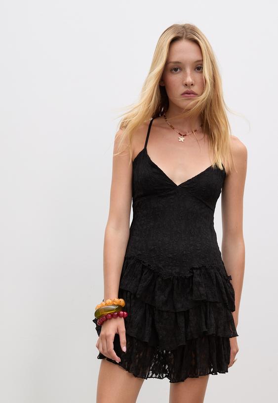 kurzes-spitzenkleid-mit-volants