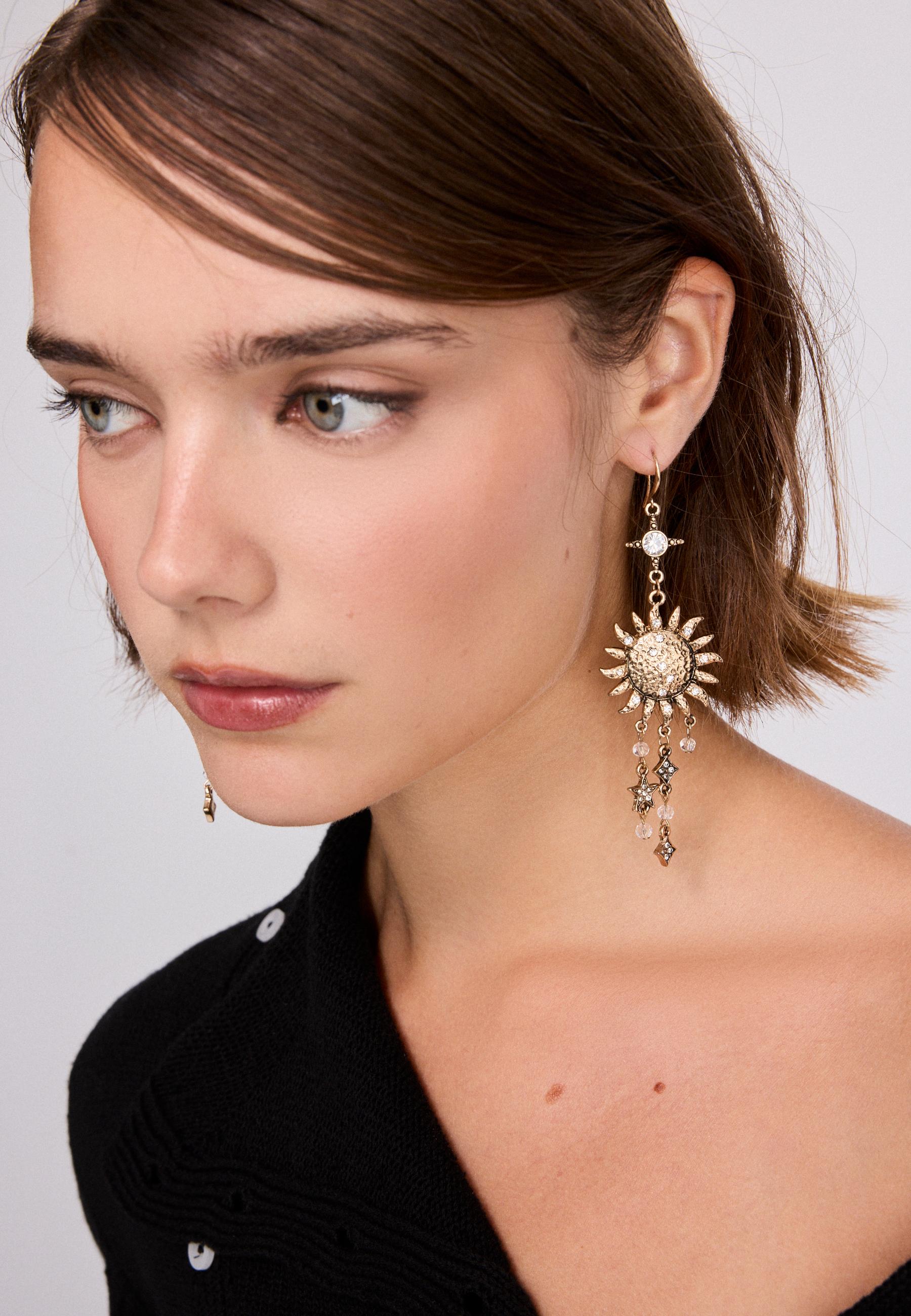 Mismatched sun and moon earrings — Gold