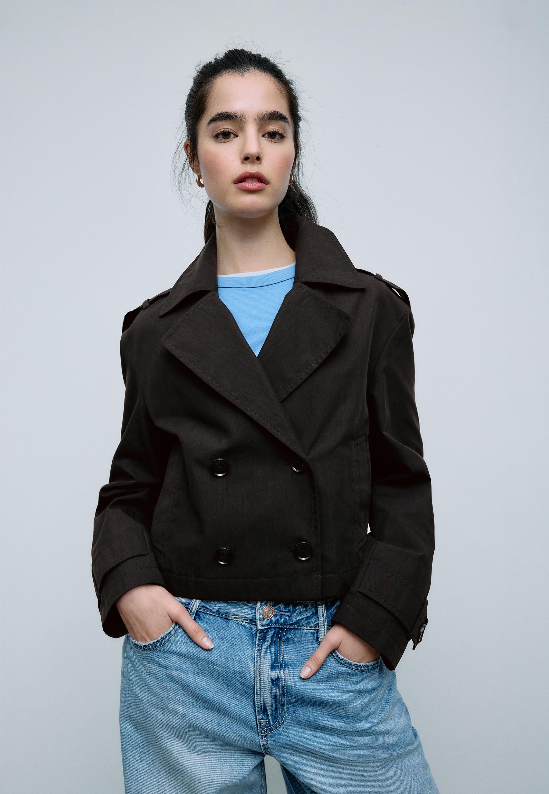 Short double-breasted trench coat — Black