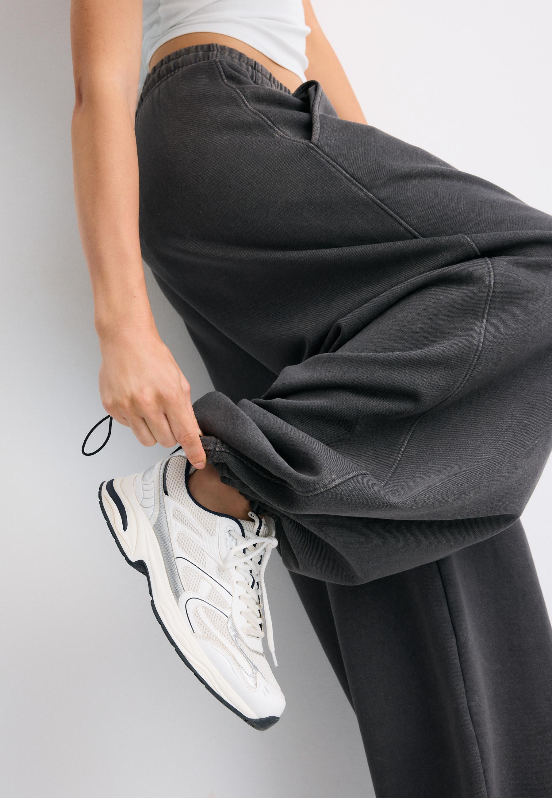 Trainers with detail — WHITE