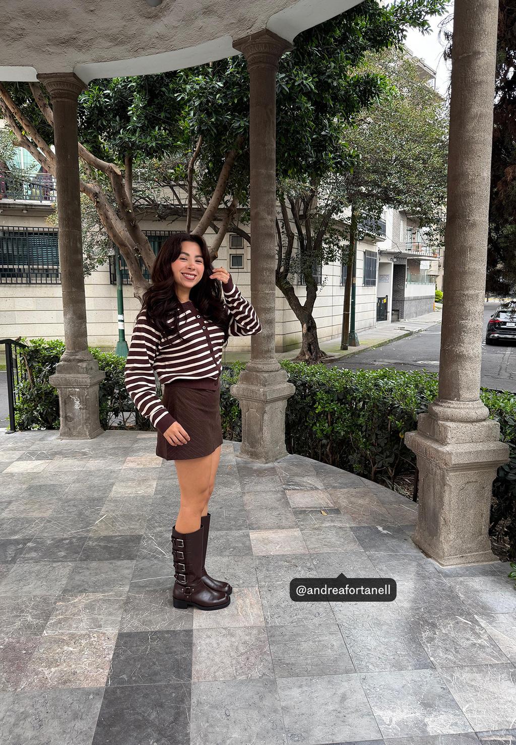 Knit cardigan with buttons and raglan sleeves