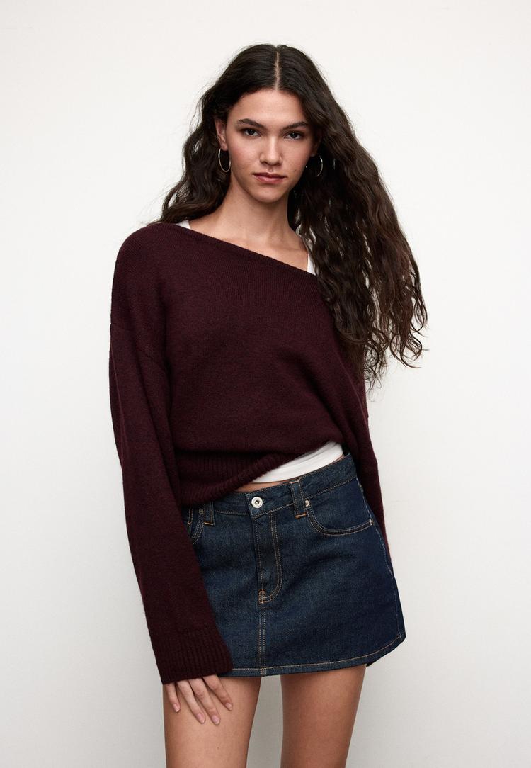 yumusak dokunuslu kayık yaka triko kazak