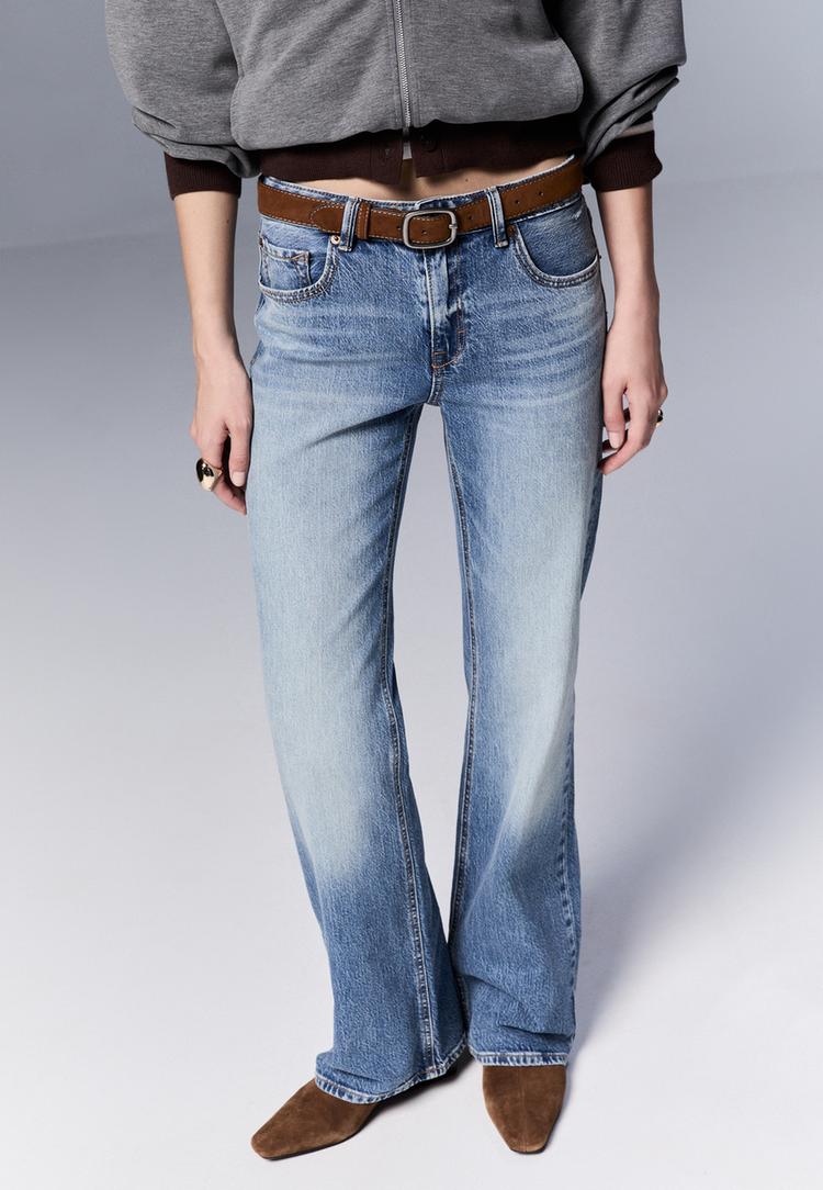 d68 bootcut fit jeans with belt