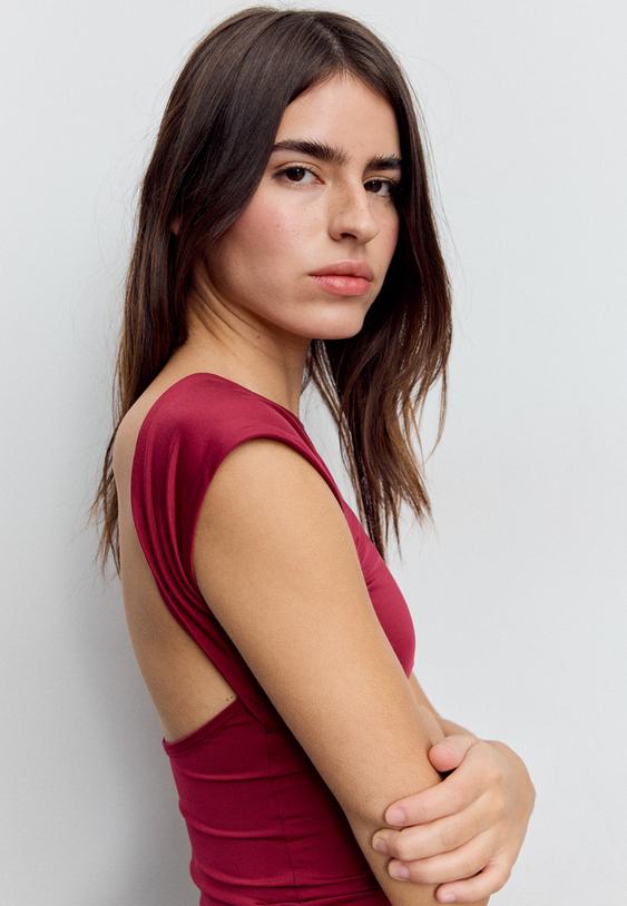 camiseta espalda descubierta