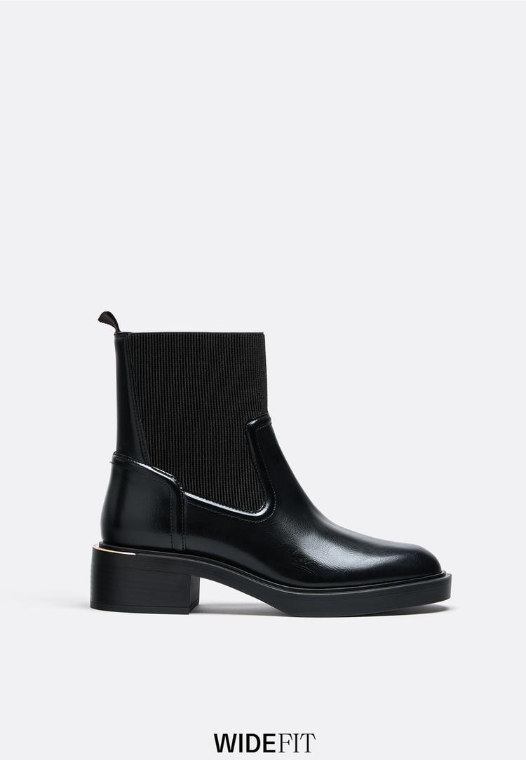 flat chelsea boots