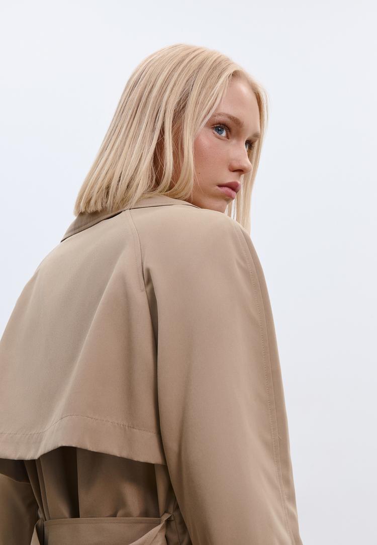 kemerli kısa akıcı trenckot