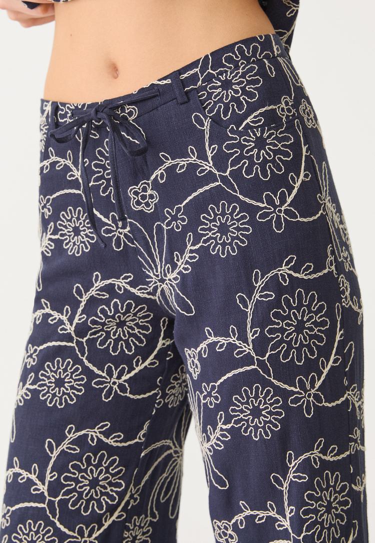 pantalon straight bordados con lino