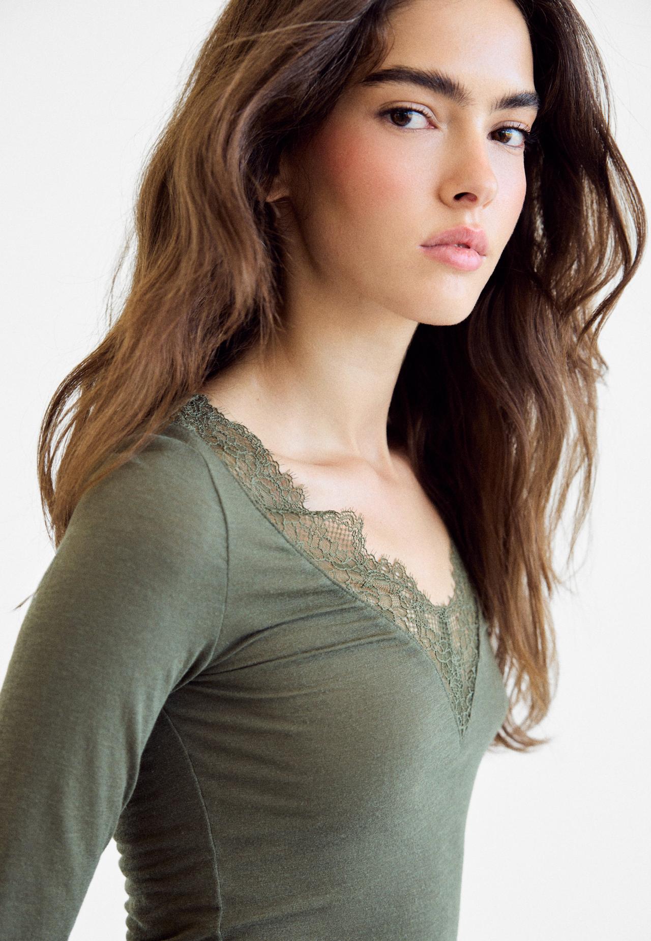 Cashmere V-neck long sleeve T-shirt — Khaki