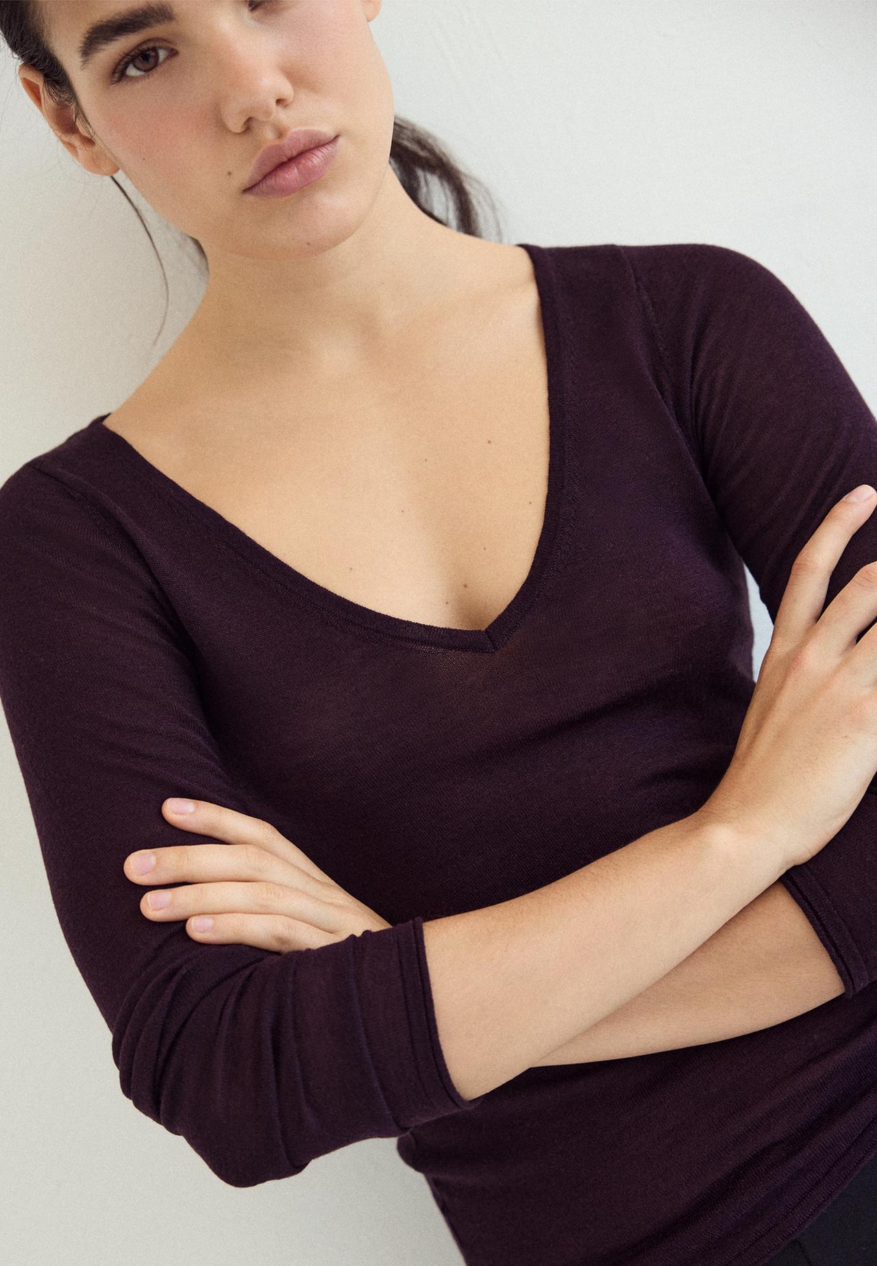 Basic wool and silk V-neck sweater — AUBERGINE
