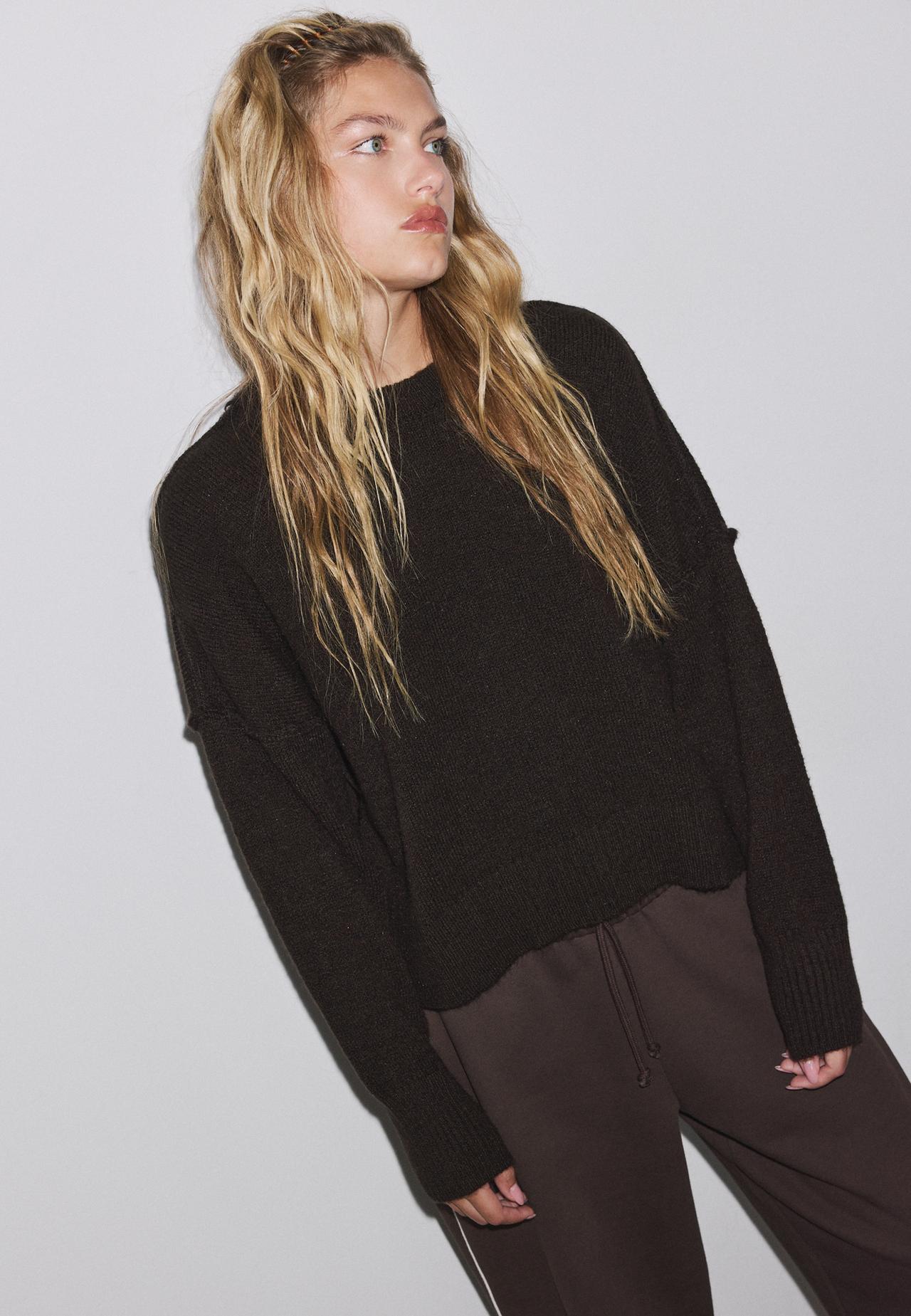 Round neck knit jumper — Brown
