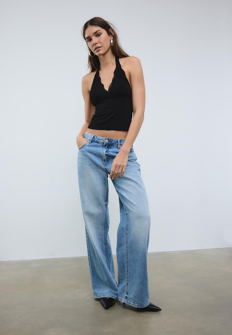 Топ С Халтер Деколте И Дантела