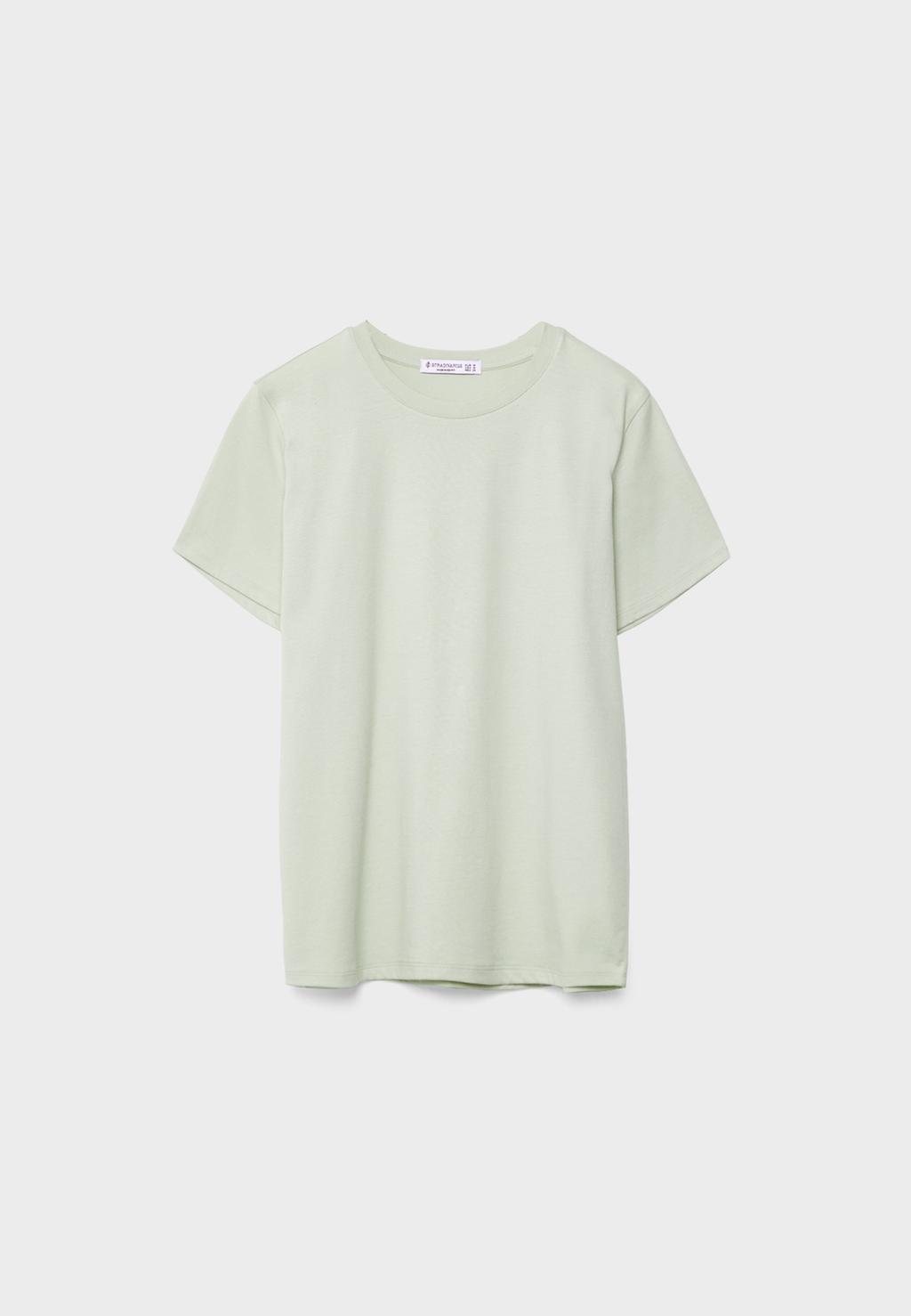 Camiseta básica regular fit cuello redondo