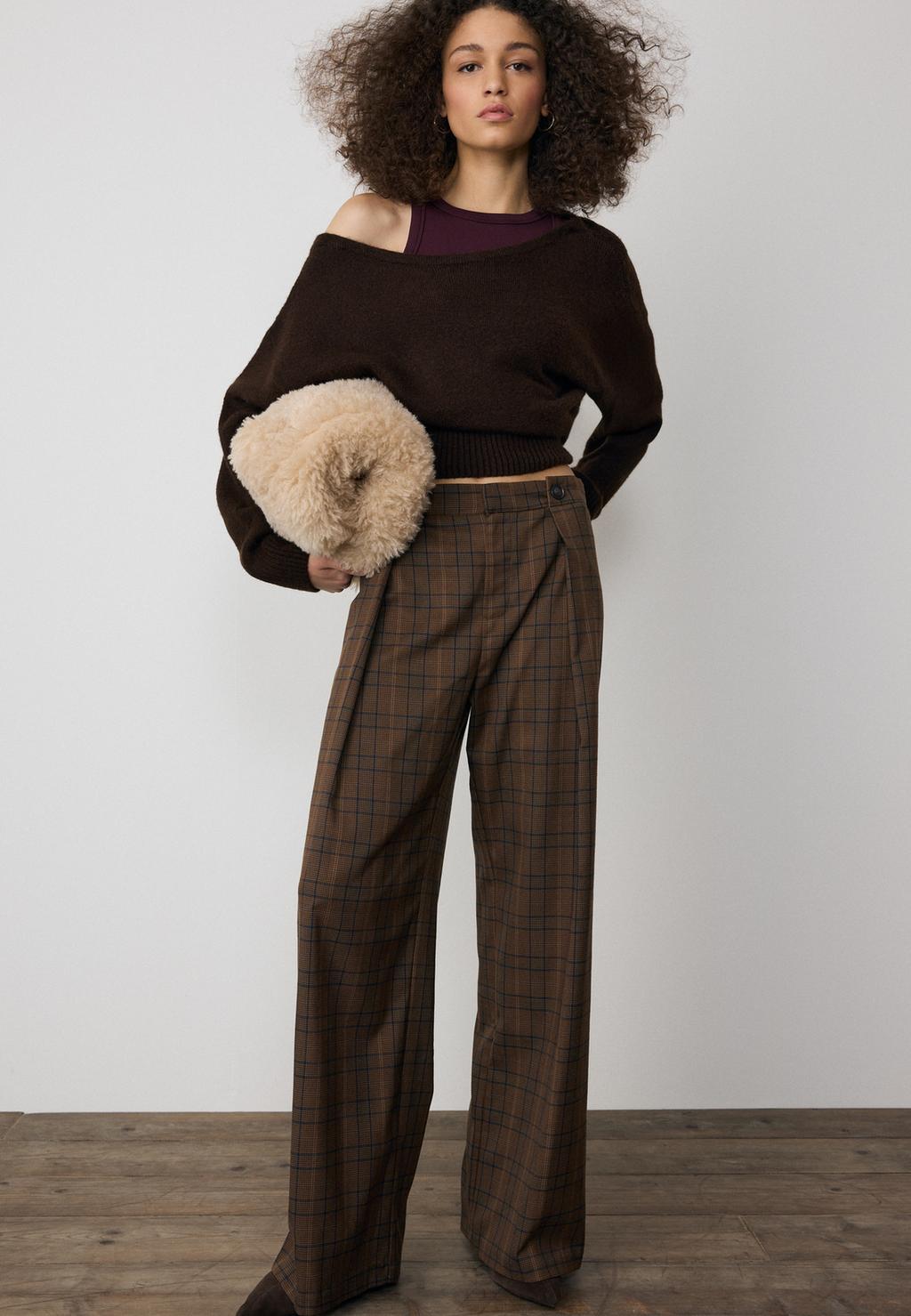 سروال أنيق مزخرف بمربعات وبثنيات