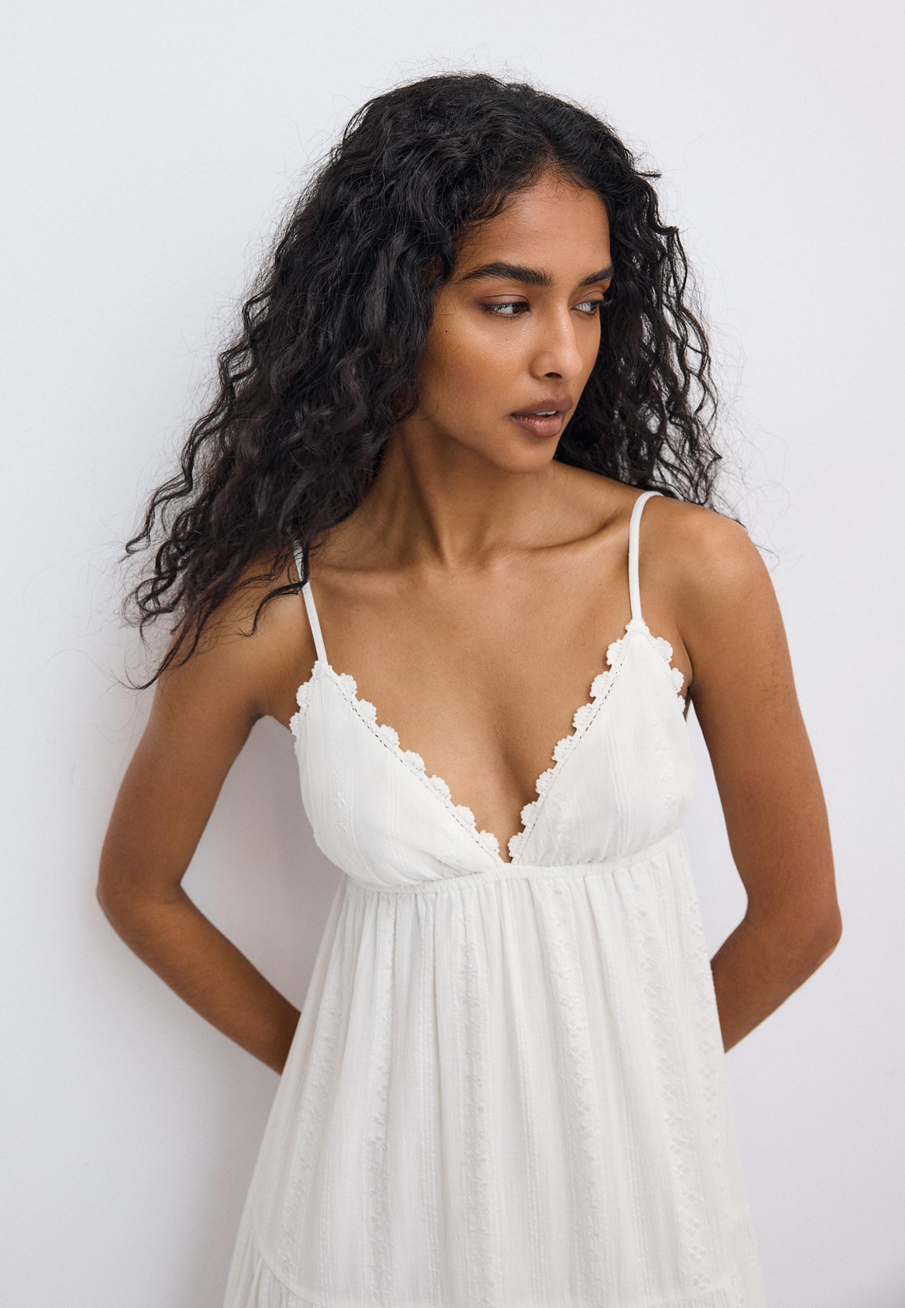 Long flowing dress with open back — White