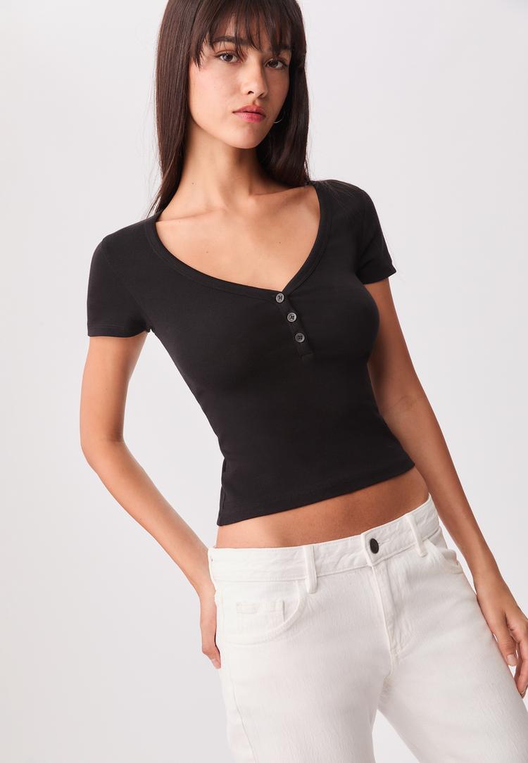 camiseta manga corta botones
