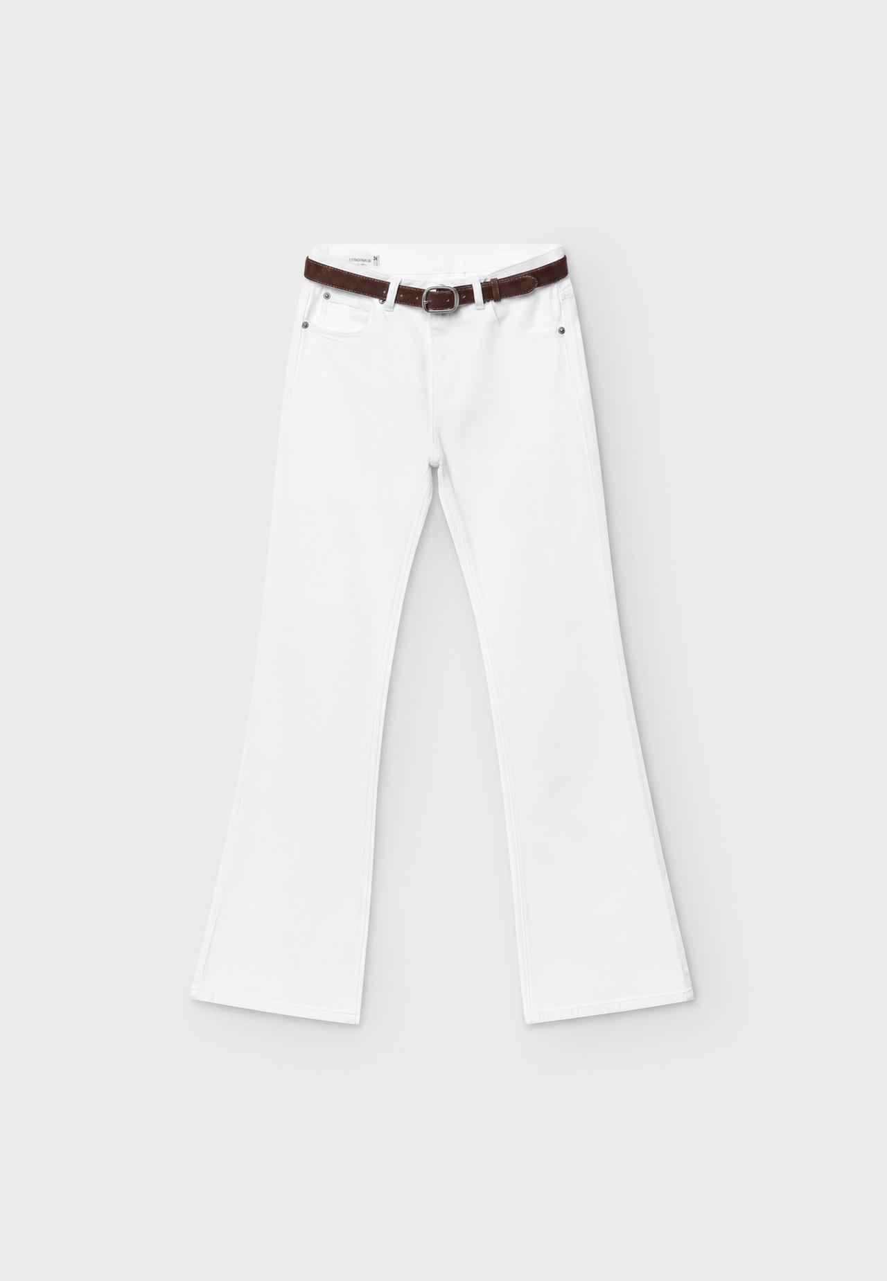 D68 boot-cut jeans with belt — White