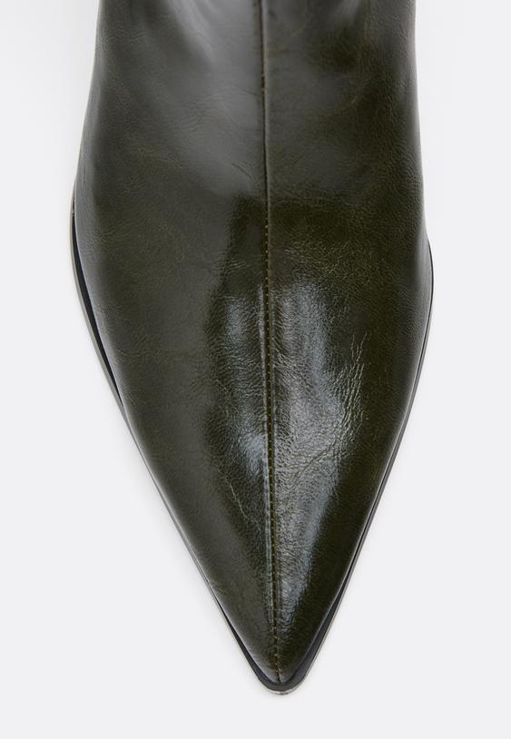 Stradivarius Μπότες Με Kitten Heel Και Φαρδύ Επάνω Μέρος Σε Χακί Χακί 38