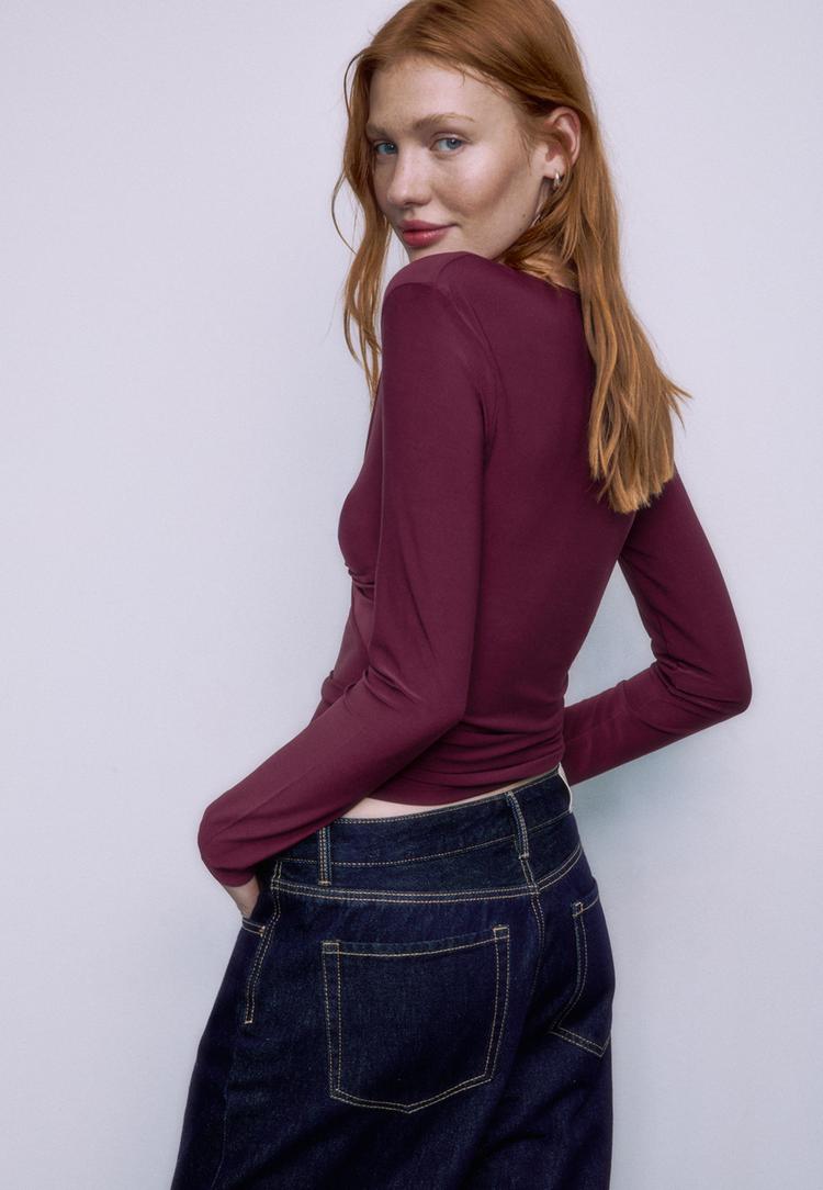 camiseta escote nudo