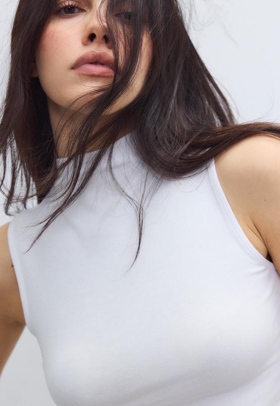 dik yaka kolsuz t shirt