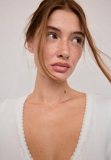 Long sleeve lace V-neck top — Ecru 4