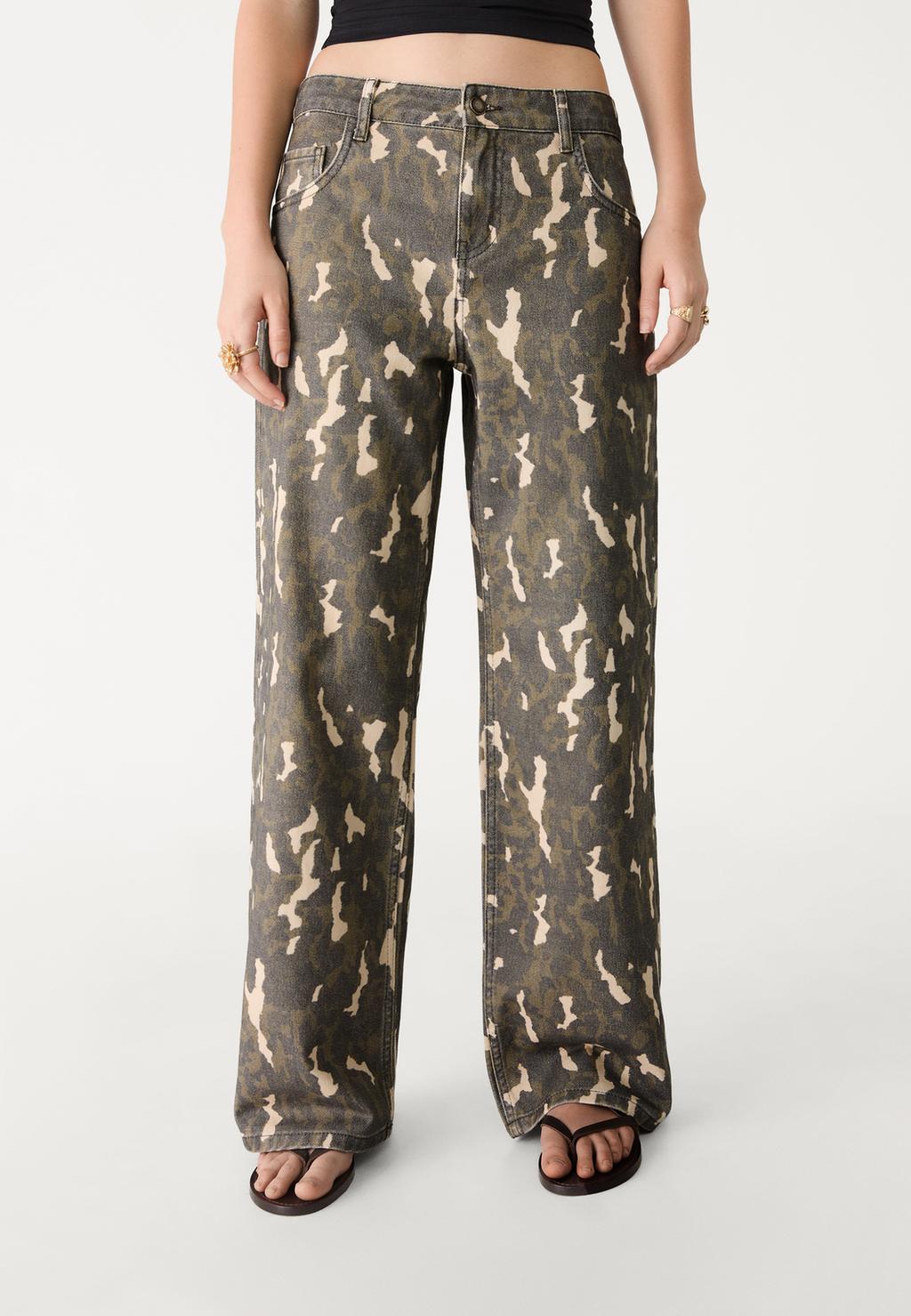 Pantalón straight estampado