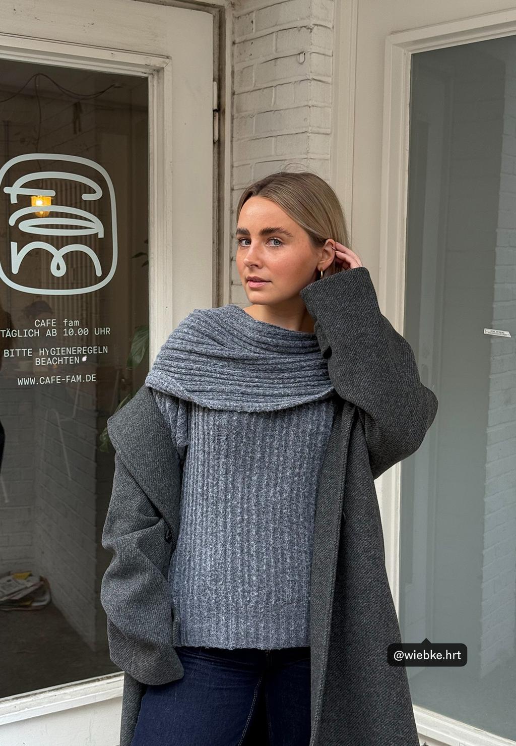 Asymmetrisk stickad tröja med bara axlar