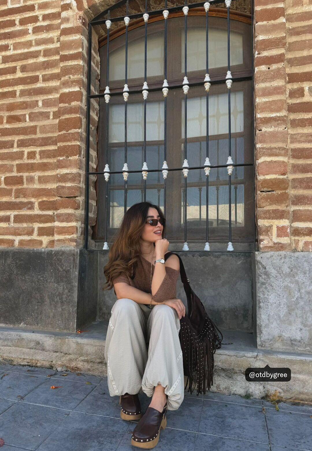 Platform studded clogs — BROWN