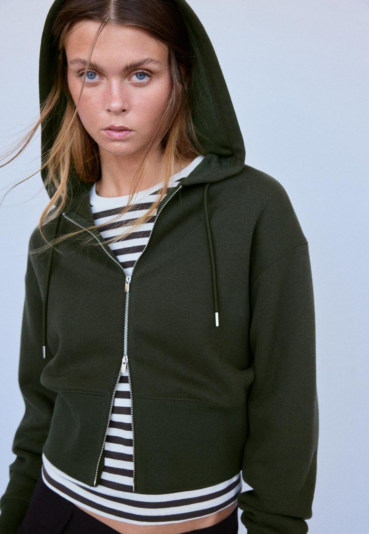 Zip-up sweatshirt with hood — Green