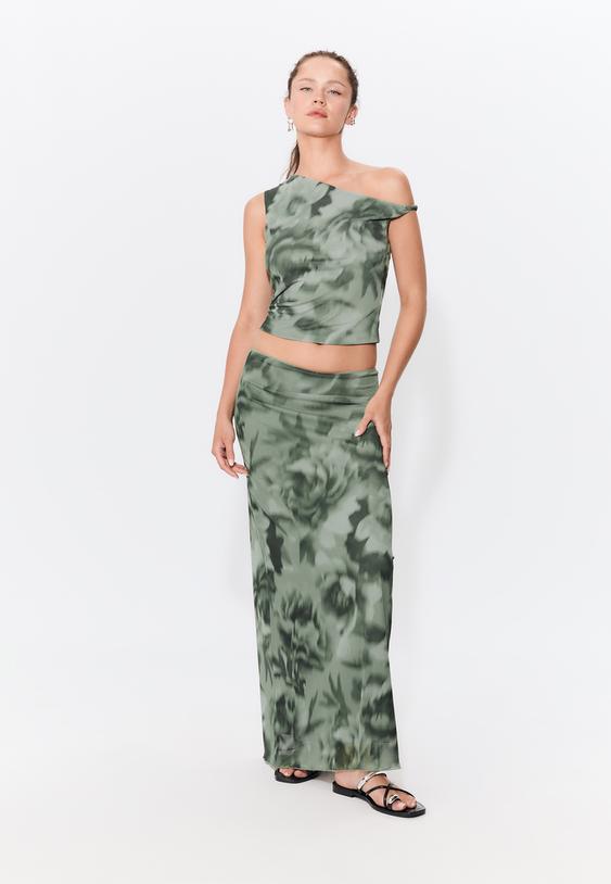 camiseta asimetrica tul estampada