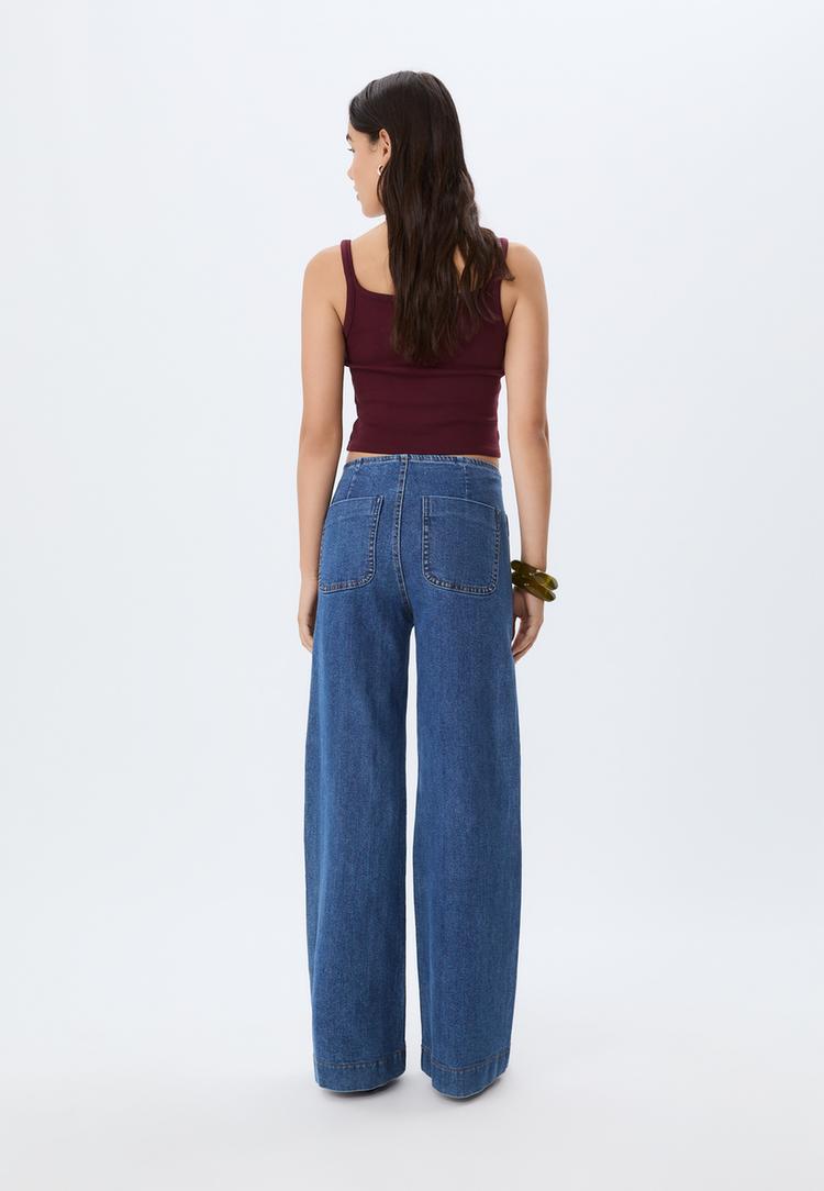 d77-jeans-mit-minimalistischen-taschen