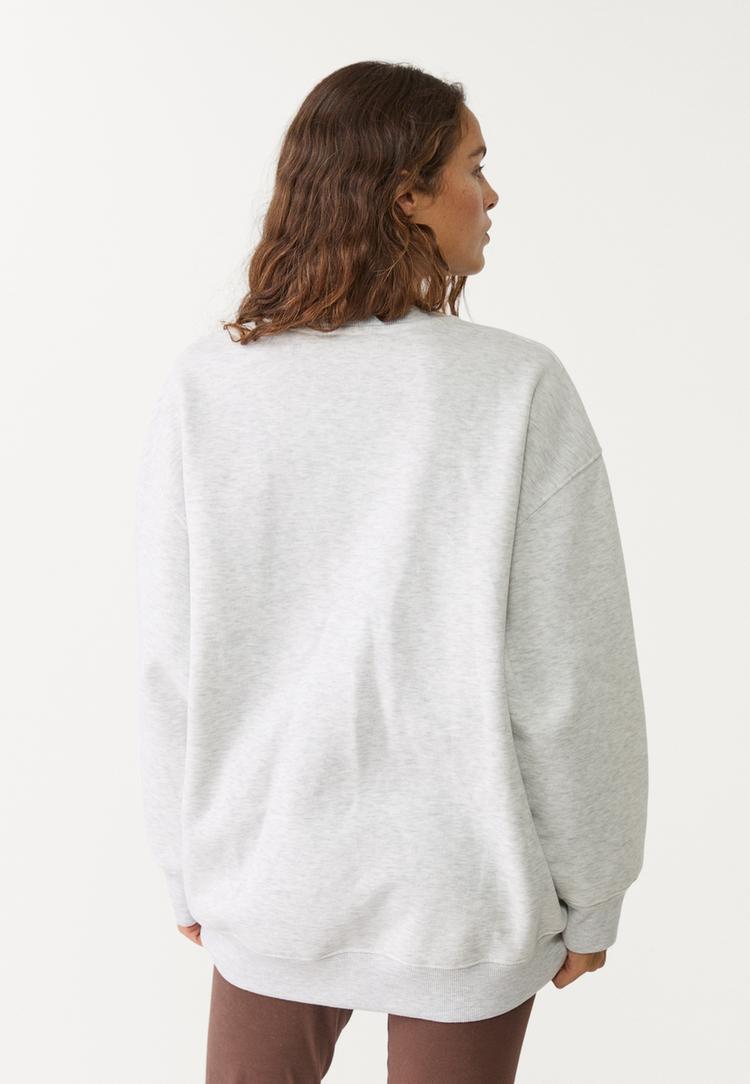 sudadera oversize bordada