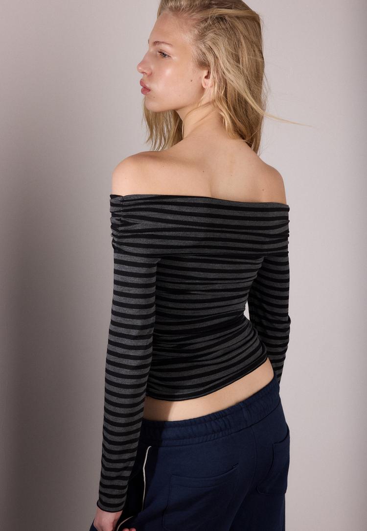 %C3%A7izgili  b%C3%BCzg%C3%BCl%C3%BC  a%C3%A7%C4%B1k omuzlu ti%C5%9F%C3%B6rt