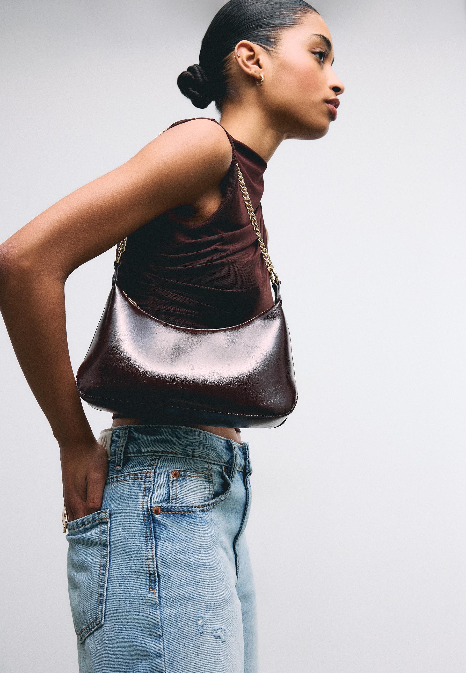 Crossbody bag with chains — Brown