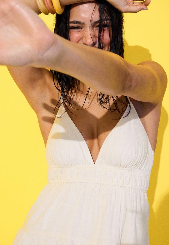 robe fluide courte a nud au dos