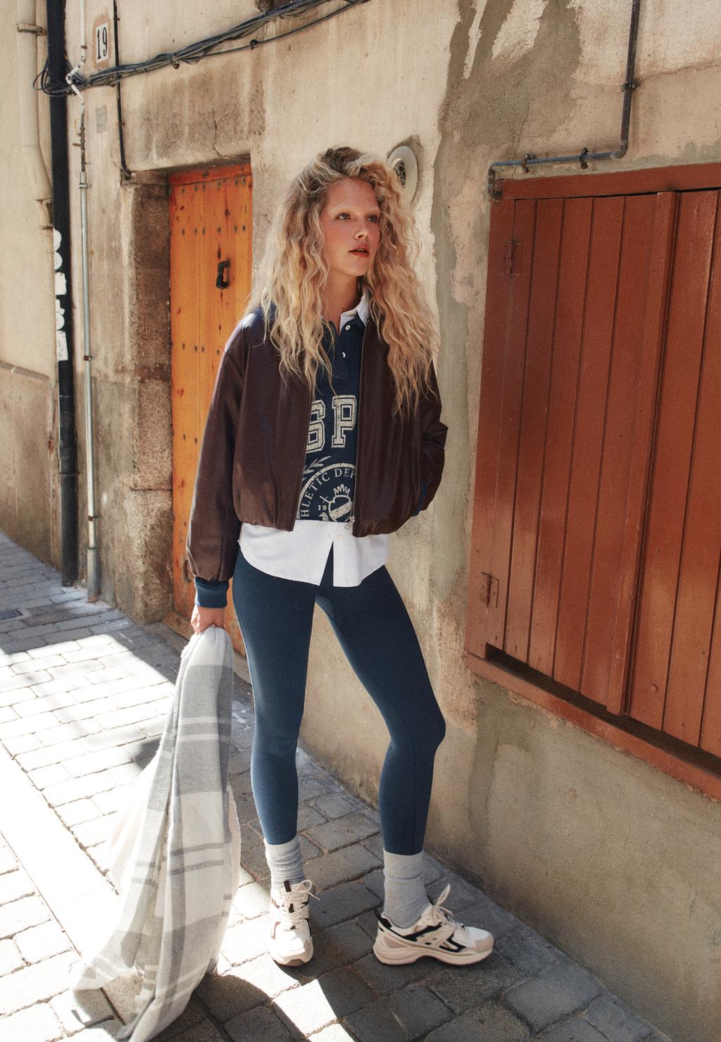 Buty sportowe z kontrastowymi elementami