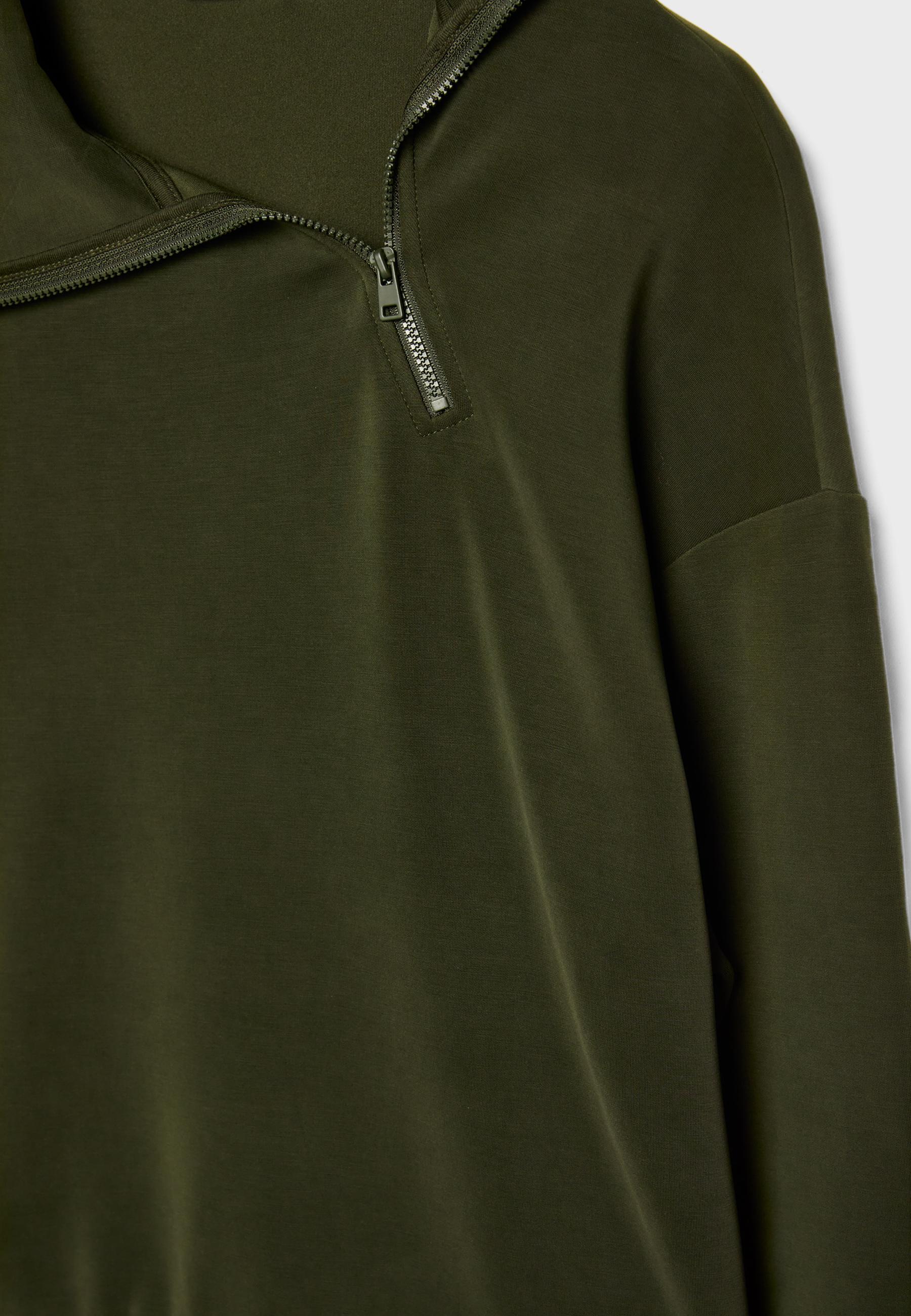 Soft-touch sweatshirt with side zip — 0-526