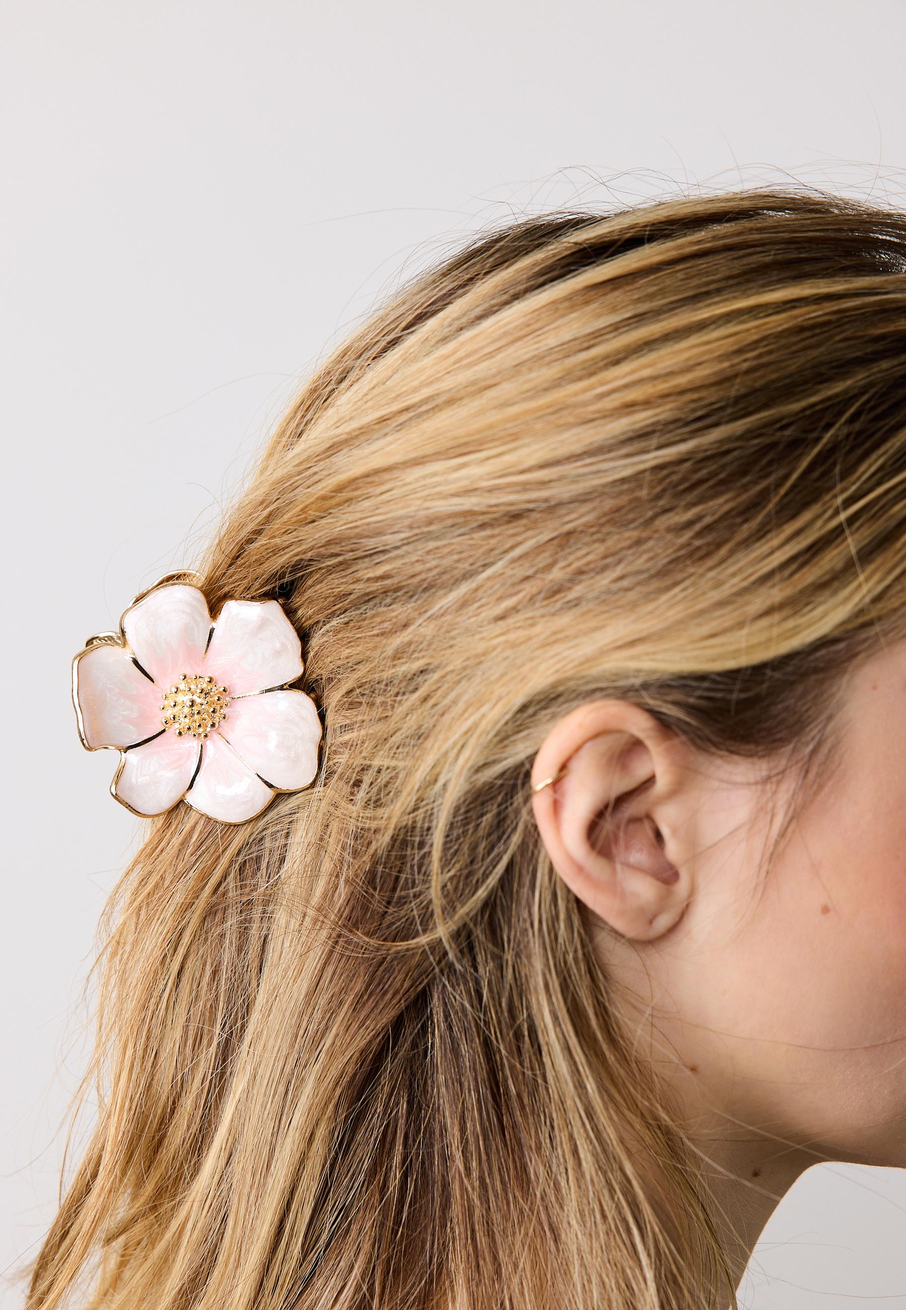 Metallic flower hair clip — Pale pink