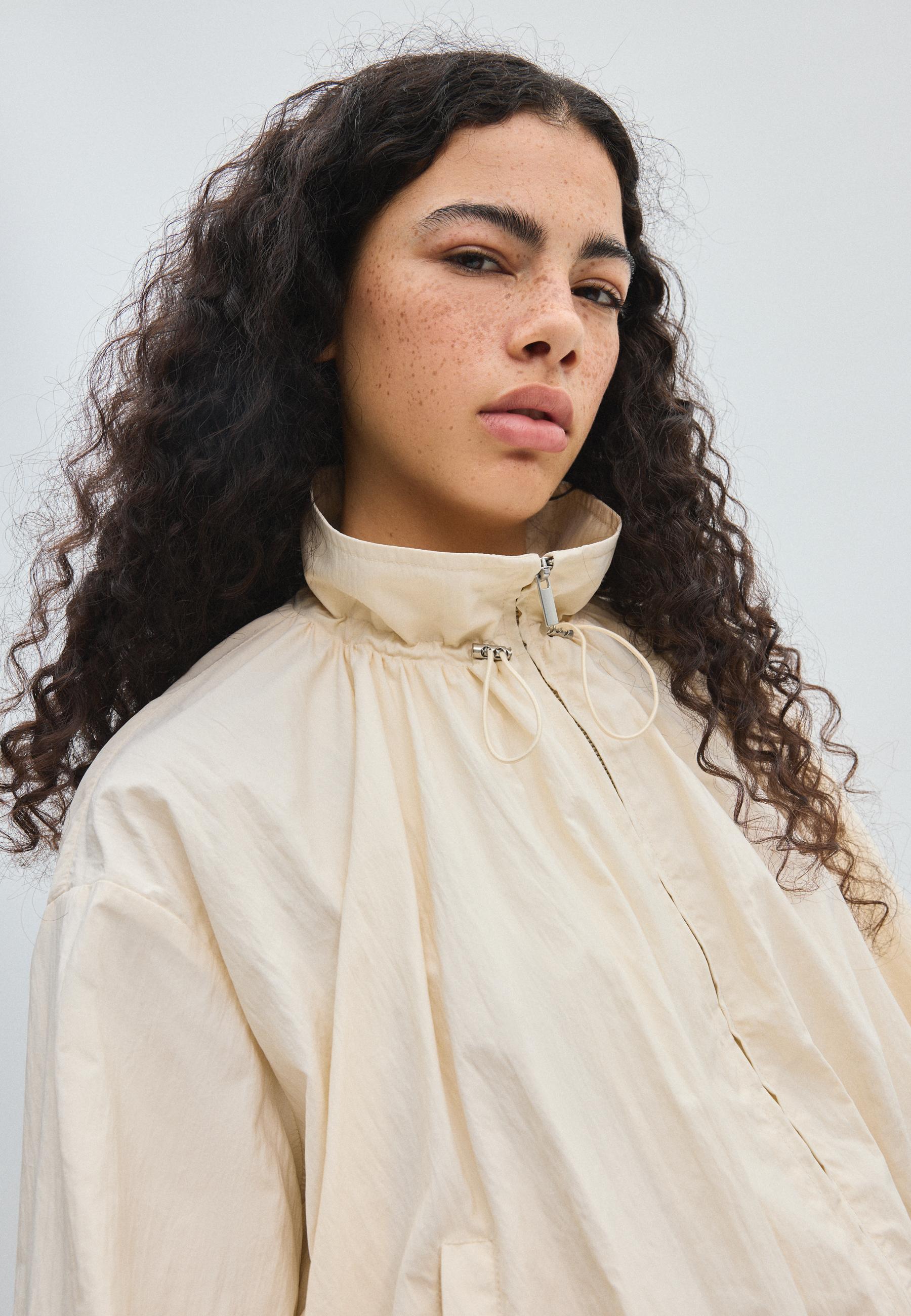 Technical windbreaker — Ecru