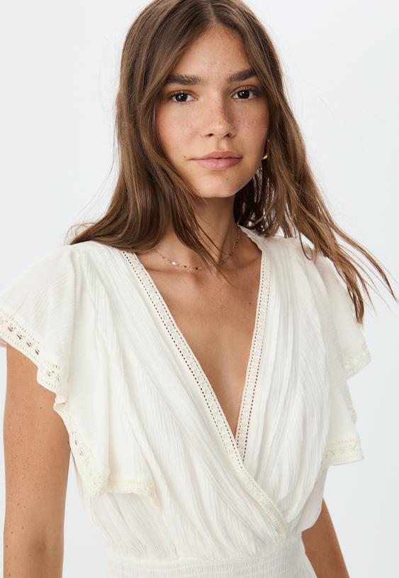 vestido fluido corto volantes