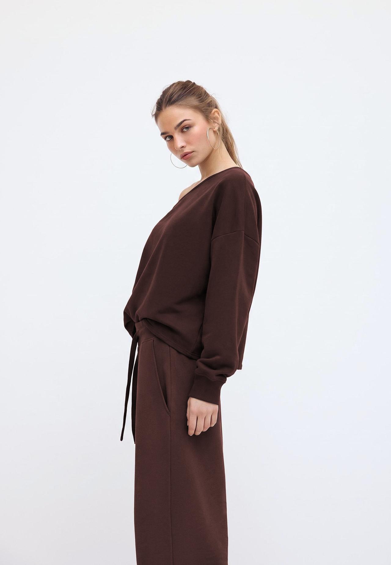 Soft-touch off-the-shoulder sweatshirt — Brown