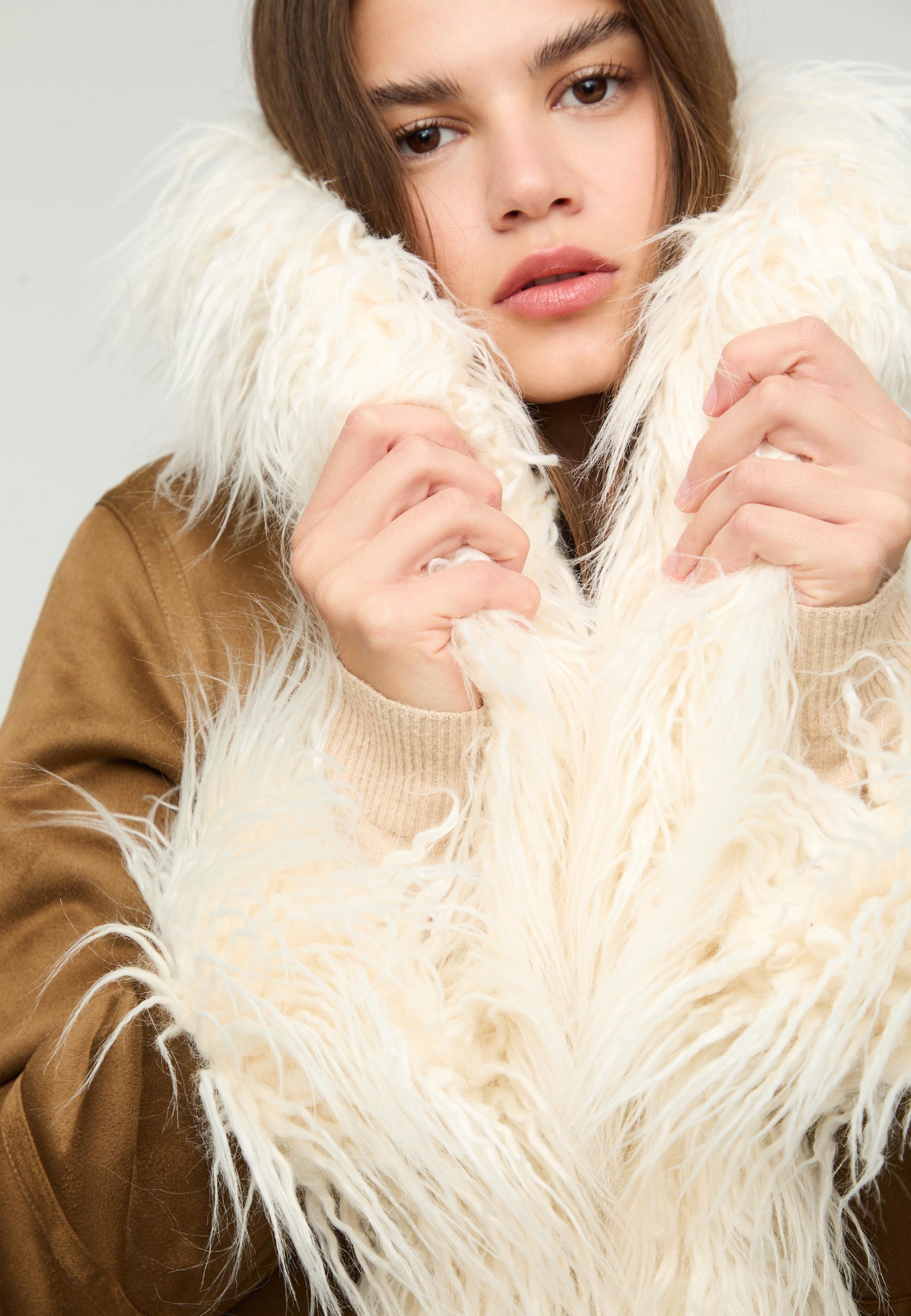 Long Faux Fur Reversible Jacket - Women's fashion | Stradivarius Peru