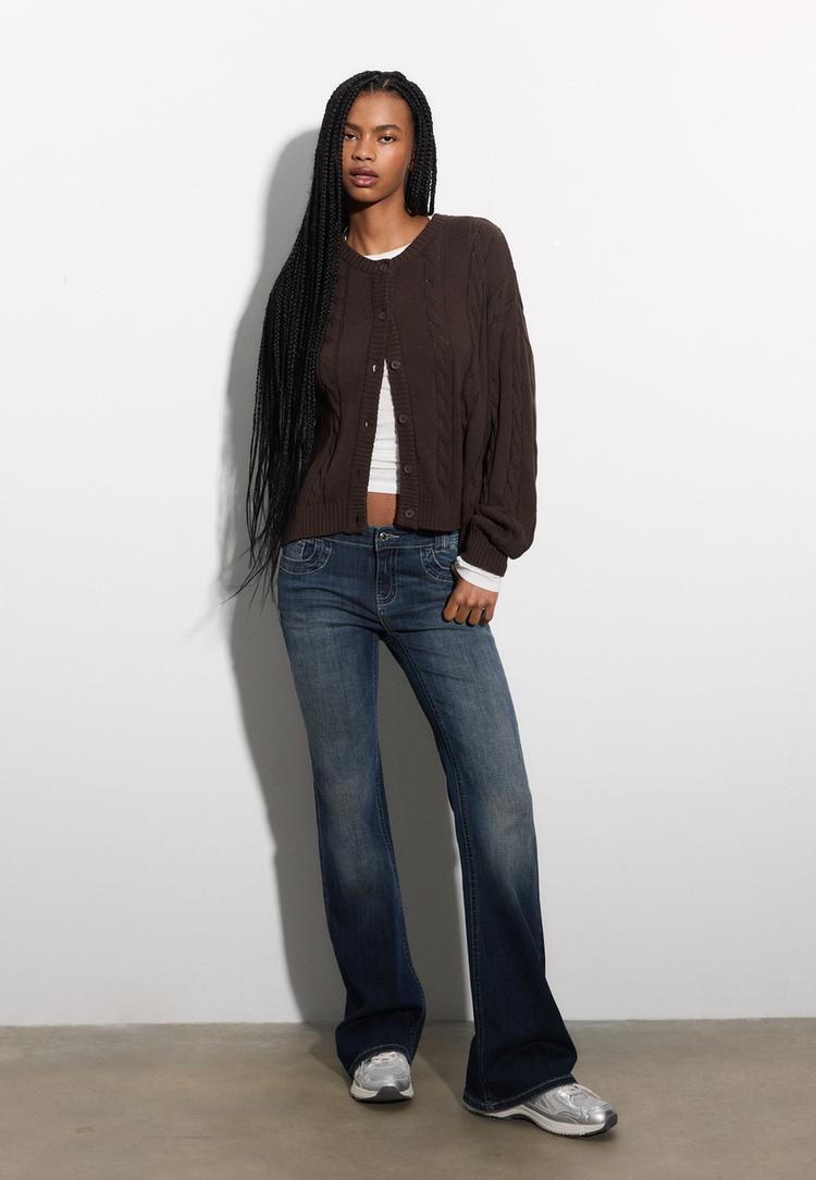 knopfjacke-mit-zopfmuster