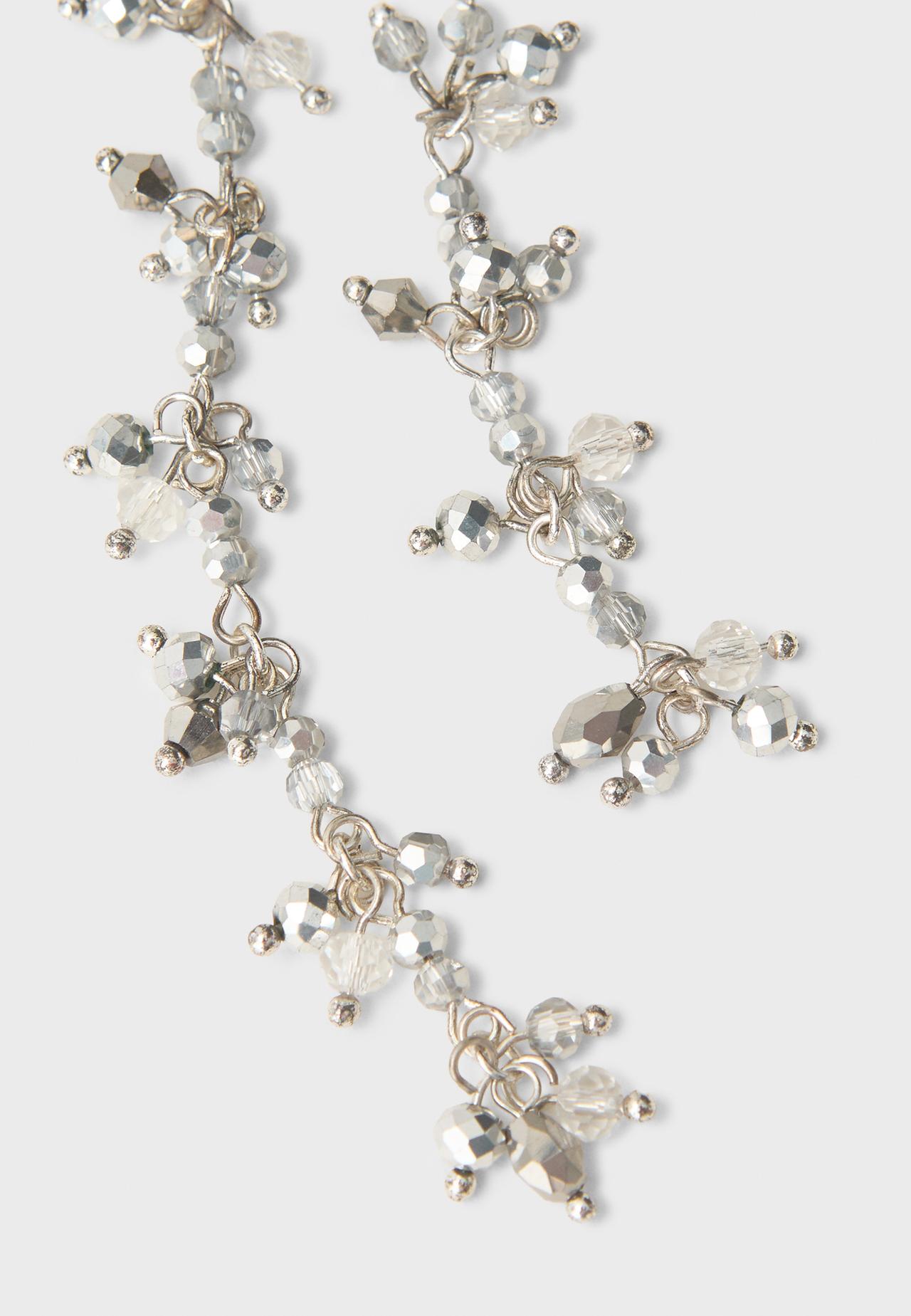 Beaded chain dangle earrings — Grey