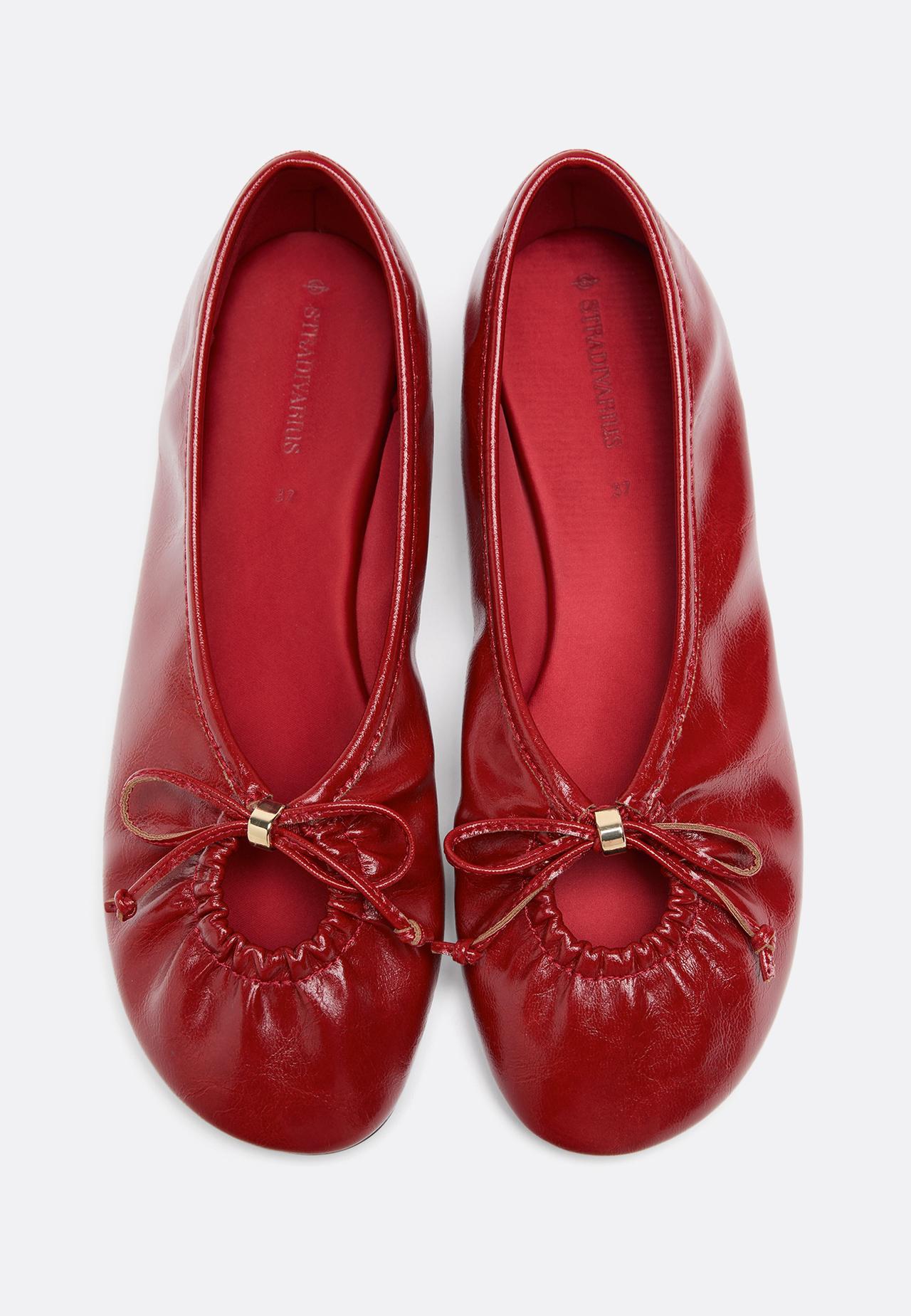 Cut-out detail ballet pumps — RED