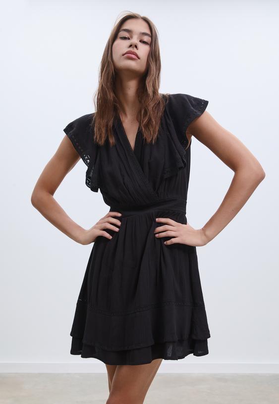 vestido fluido curto folhos