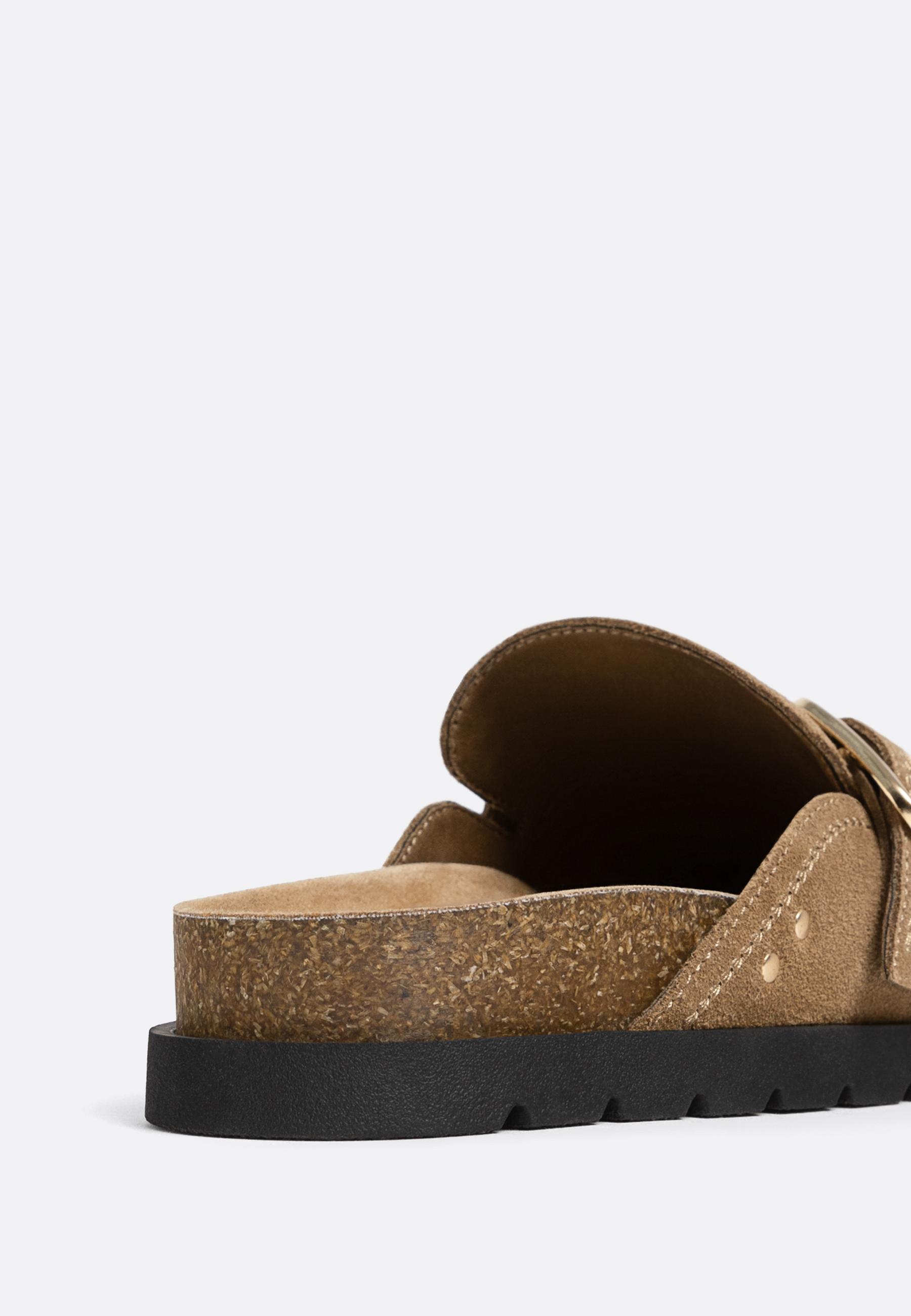 Split suede clogs with buckle — BEIGE