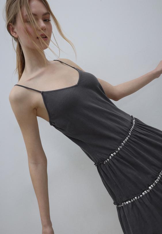 vestido volantes tachitas