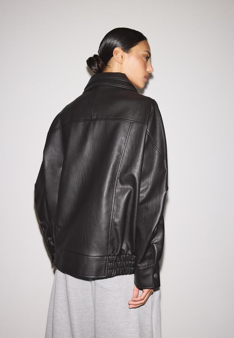 cazadora oversize solapa efecto piel