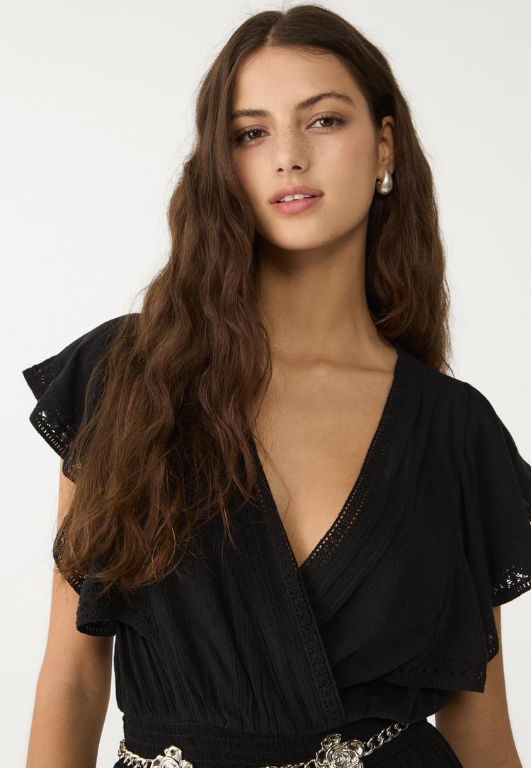 vestido fluido corto volantes
