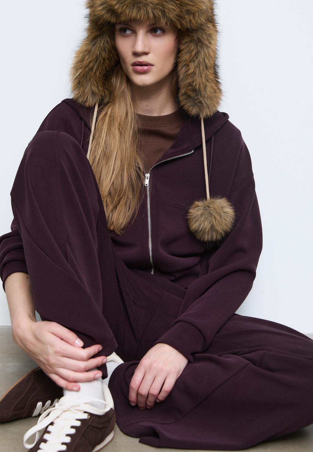 Soft-touch sweatshirt with zip